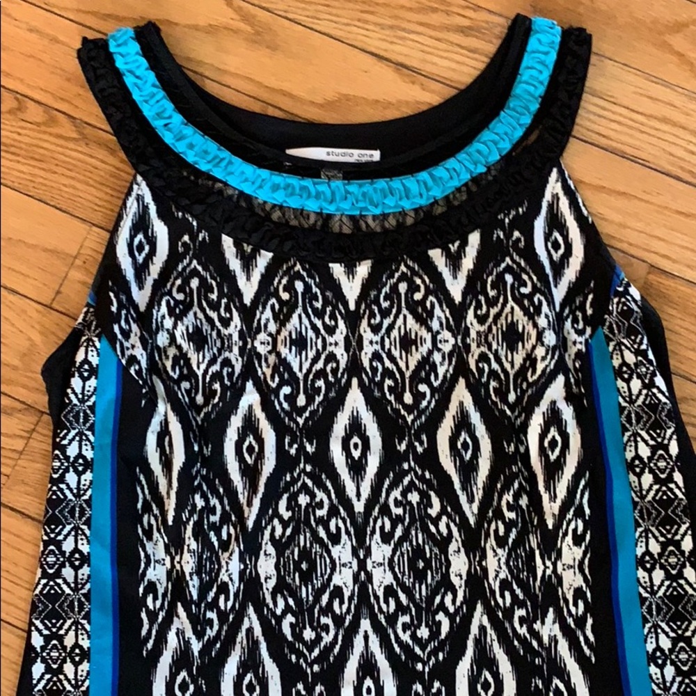 Sleeveless sheath dress